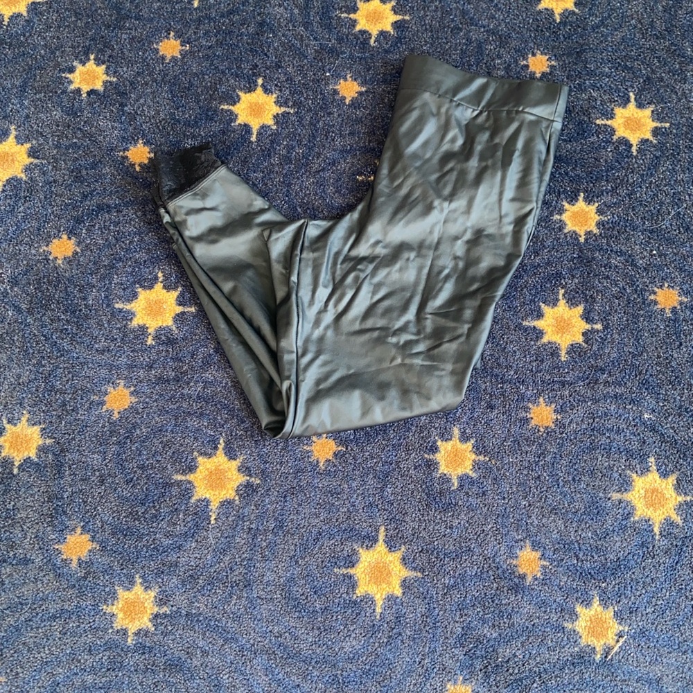 Torrid 1 (1X 14/16) Black Faux Leather Leggings with Lace Trim Elastic Waist - Picture 3 of 5